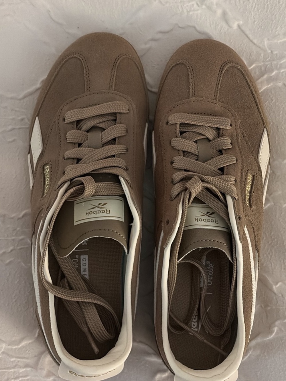 Reebok Classic Suede Sneaker in Taupe